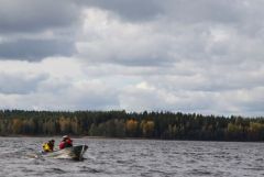 Ekipa w drodze na lowisko .